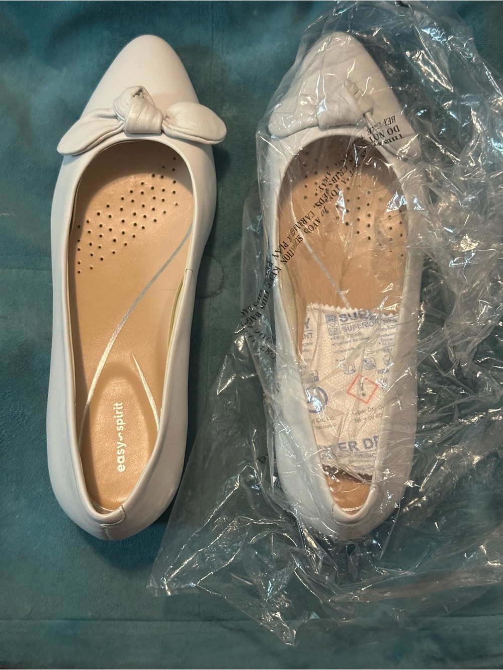 Easy Spirit White Bow Ballet Flats - Classic Women's Slip-On Shoes
